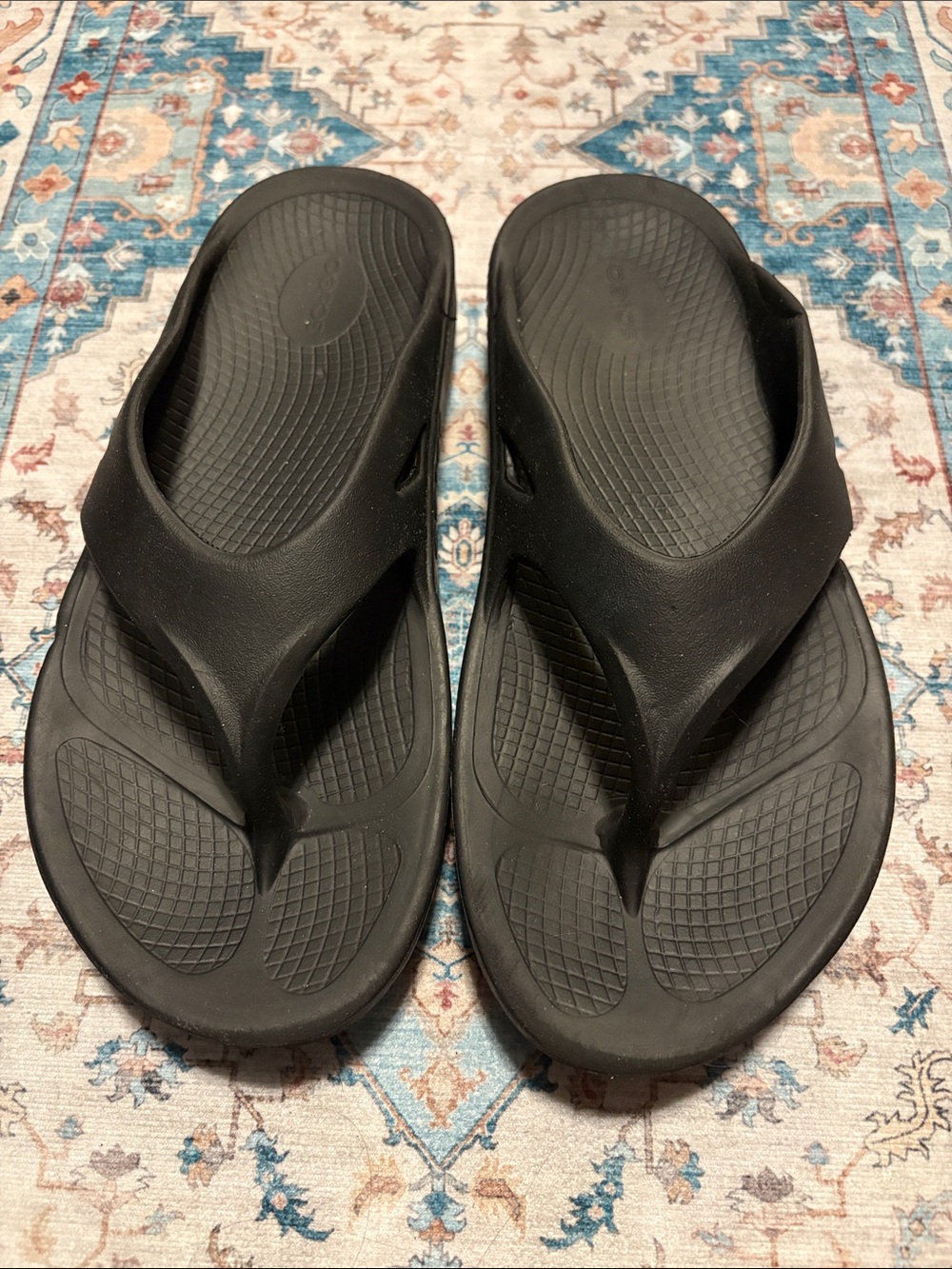 OOFOS flip flops M 11 W 13